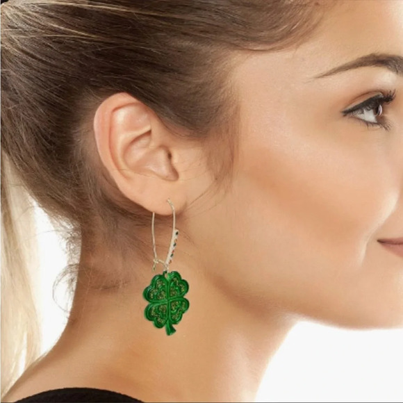 Betsey Johnson Shamrock Dangle Earrings NEW - Picture 3 of 6